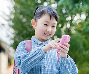 メールを利用したことがある小中学生は76%。利用頻度は小学生が高い？
