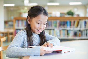 小中学生の約9割が「読書が好き」、約4割がマンガを読む時に「電子書籍を利用」