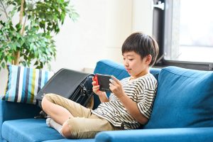 小中学生の1日のゲーム時間は「1～2時間」が最多、好きなゲーム第1位は「あつまれ どうぶつの森」